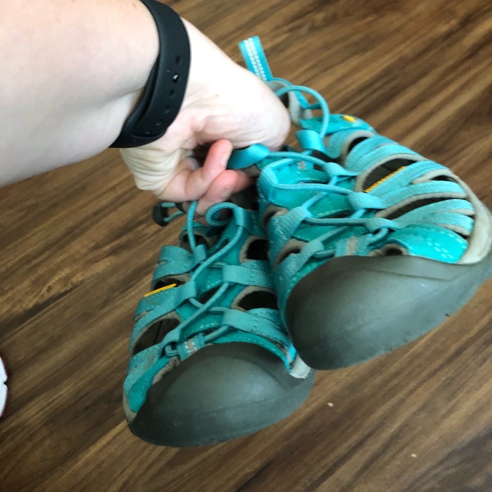 Cute turquoise Womens Keens sz7 EUC - Picture 2 of 5